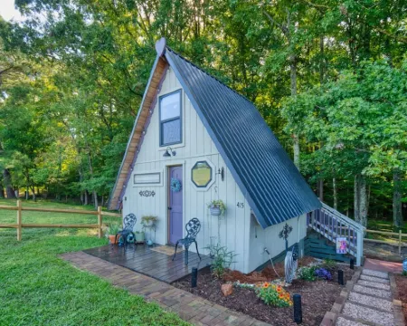 Tiny House at Wishing Creek Hotels in Vance County
