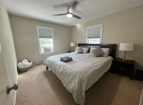 2nd story lake view, private deck- close to Scranton, Honesdale & Elk Mountain!