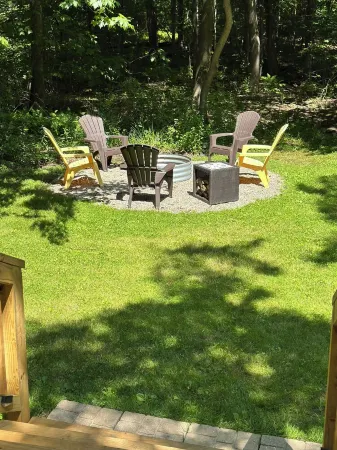 Union Pier Cottage Tucked in Woods, Close to All.