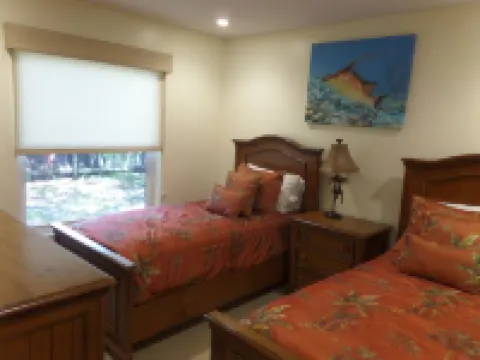 Island Living, Within Walking Distance To Beach Restaurants Shops Parks Marina