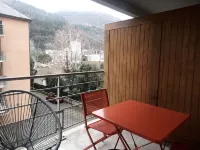 Quiet, well-located 1 bed 140 + bed with 2 extra beds. covered digicode parking.