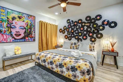 \*DISCO DEN*/ All New Funky 70s Pad w/ Hot Tub!