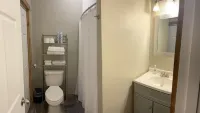 Modern Farmhouse 3 Bed, 2 Bath Apartment, Sleeps 7, Lots of Space, Downtown