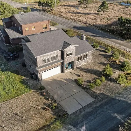 Bandon Beach and Golf Retreat, plus pet friendly.
