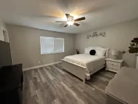 Nearby North Dallas - Grandscapes Hotels near Walgreens