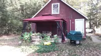 Vacationer's oasis on the waterfront of picturesque Pearly Pond.