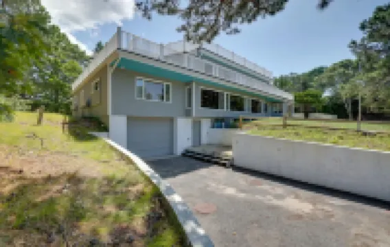 Cape Home w/Oceanview, Roof Deck Pool & Hot Tub