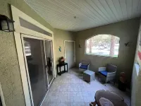 Pool - Pet Friendly - Self Check in - Patio - Full Kitchen - Close to Beaches