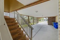 Private 5 Bed, 4.5 Bath w/ Elevator & Pool. Steps to the Beach & Close to Pier. - Balcony