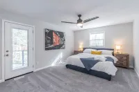 4BR 3bath 9 beds! Pool, hot tub, movie room, basketball court, oasis in LEX