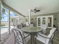 Lake Front! Spacious Home w/heated pool & kayaks