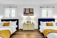 NEW | Moderne Luxe Home | Mins to ATL & Decatur Sq