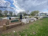 5 bedroom in the center of Springfield .