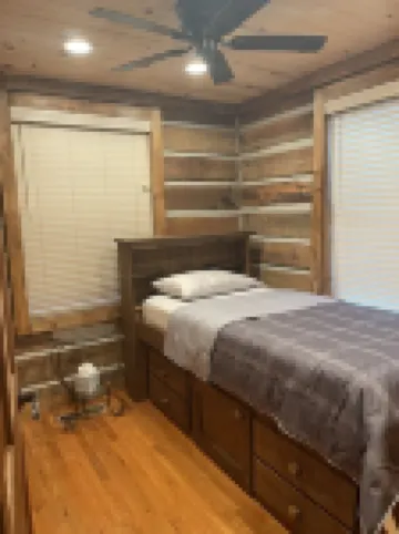 Fully remodeled cabin minutes from Walls of Jericho, Circle E, The Glass House
