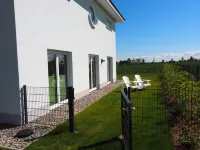 4 Bedroom Private Vacation Home in Hohen Wieschendorf Hotels in Hohenkirchen