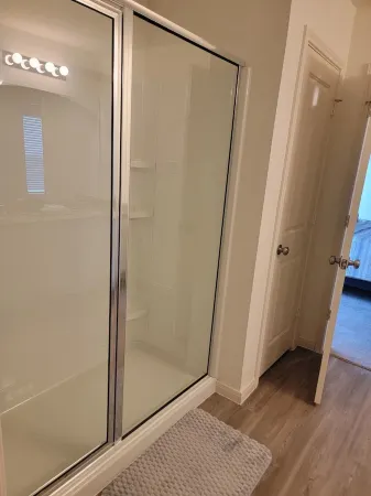 Spacious 5-bedroom house with AC, WiFi minutes from Texas A&M University