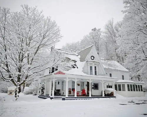 Hot Tub - 7 bedrooms - 5 minutes from Okemo Ski - enchanting 200 year old VT inn Hotéis em Cavendish