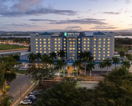 エンバシー スイーツ バイ ヒルトン サン フアン ホテル＆カジノ カロライナのホテル