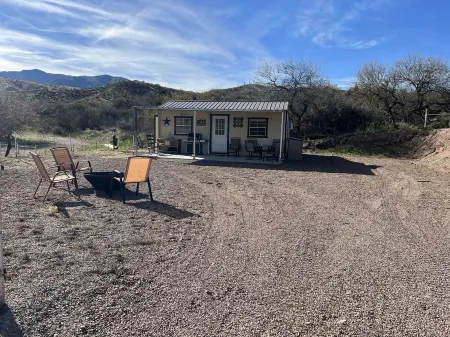 Cozy house w/ min away from outdoor adventures. Hiking, off roading & more.
