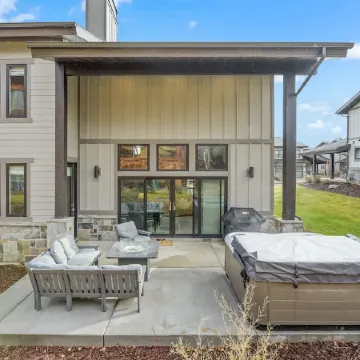 Free Shuttle to Deer Valley, Hot Tub, Lake Views! Luxury Rooms