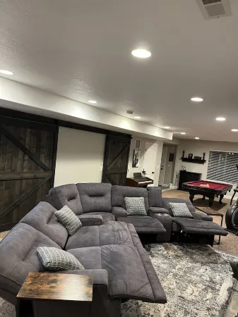 2 bedroom in law basement suite. family friendly mountain getaway Отели в г. Уошэтч Каунти