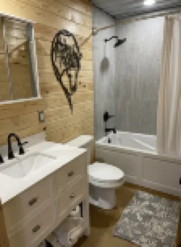 Country Cabin with Jacuzzi Tub Near Blue Springs Ranch