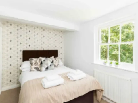 The Old Morgan Period 3 Bed Duplex Hotels in Great Malvern