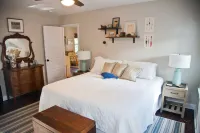 🐋 The Wooden Whale - Professionally-designed 3br 2ba Oak Island retreat!  🐋