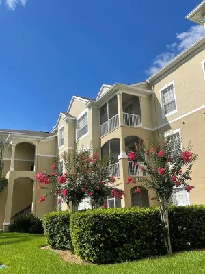 Three bed room luxury condo 3 miles from Disney. Free wifi and parking Hotels in West Kissimmee