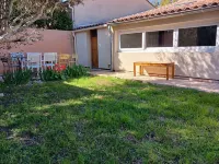 Air-conditioned villa with garden and pool near Avignon