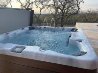 Vista Cottage & Pool on Exquisite Hill Country Ranch Giraffes, rhino & Zebras