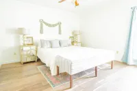 OXFORD PRIME LOCATION / ON THE SQUARE!! WALKING DISTANCE TO CAMPUS