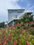 DISCOUNTED!! PARTIAL OCEANFRONT .1 MIN WALK TO BEACH-boardwalk Hottub and Pool Outer Banks附近的飯店