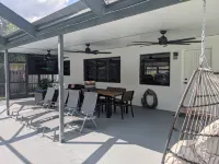 Modern Beach House, Private Screened-in Pool, close to Beach & Restaurants