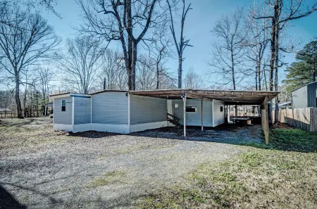 Lake Harbor Landing - Cozy Cottage on the Rez