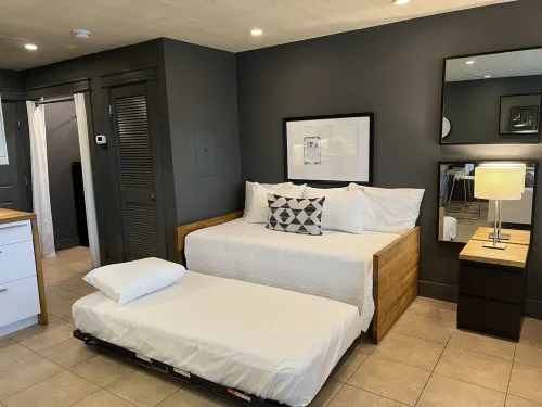 Luxe Seagrove Studio on 30a- 2 Minute Walk to the Beach!