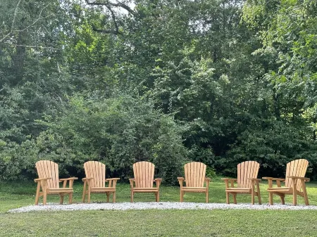 New Downtown Irvine 3/2 home w/king bed. Near Red River Gorge, Berea, Lex.