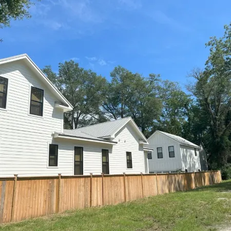 Pet-Friendly 1Br/1BA Historic District Carriage House 4 Blocks to Riverwalk