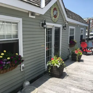 Best of Boston Houseboat Heat/AC in Boston Harbor Suite1 in Historic Navy Yard