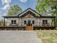 Porch-lovers Paradise! SLEEPS 11-12. Multiple fire pits. Only 0.8mi to boat ramp Hotels in Grayson County