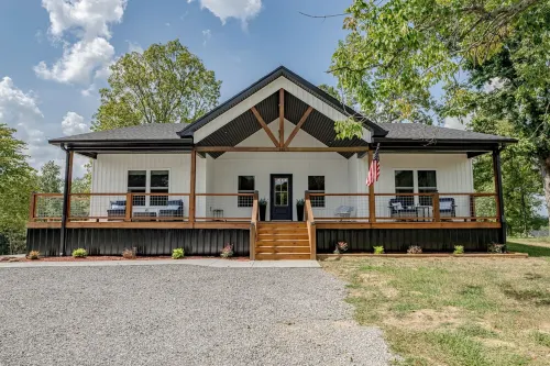 Porch-lovers Paradise! SLEEPS 11-12. Multiple fire pits. Only 0.8mi to boat ramp