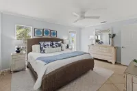 Coral Cove: Walk to the Beach! Heated pool! Prime North End!