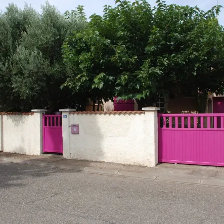 Charming house with gardens in a residential area