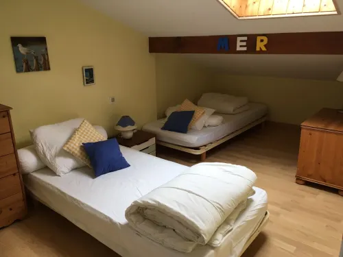 House with garden, quiet, 10' walk from the main beach and 15' from Spain