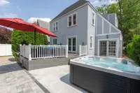 17 Mins from UBS Arena /Hot tub/Game Room/King Bed