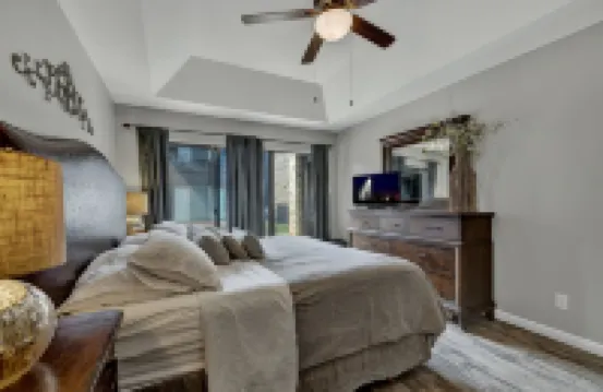 Private River Access, Pool, Hot tub, BBQ grills, walk downtown & Schlitterbahn!