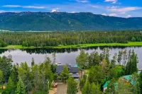 !!BRAND NEW LISTING!! Stunning Cabin w/Private Dock, 5 Beds w/ 5.5 Bath, Hot Tub - Chalets