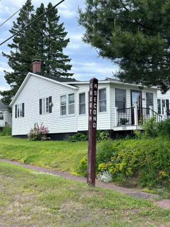 Relax at our Cozy Cottage in the heart of Eagle Harbor Отели в г. Куино Каунти