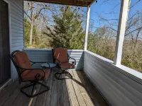 Super cute & comfy 2 1/2story lake house by Bull Shoals lake 1hr east of Branson Hotels in Ozark County