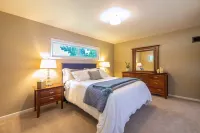 Riverside Retreat with Hot Tub on the Huron River! 10 Miles to Uofm!